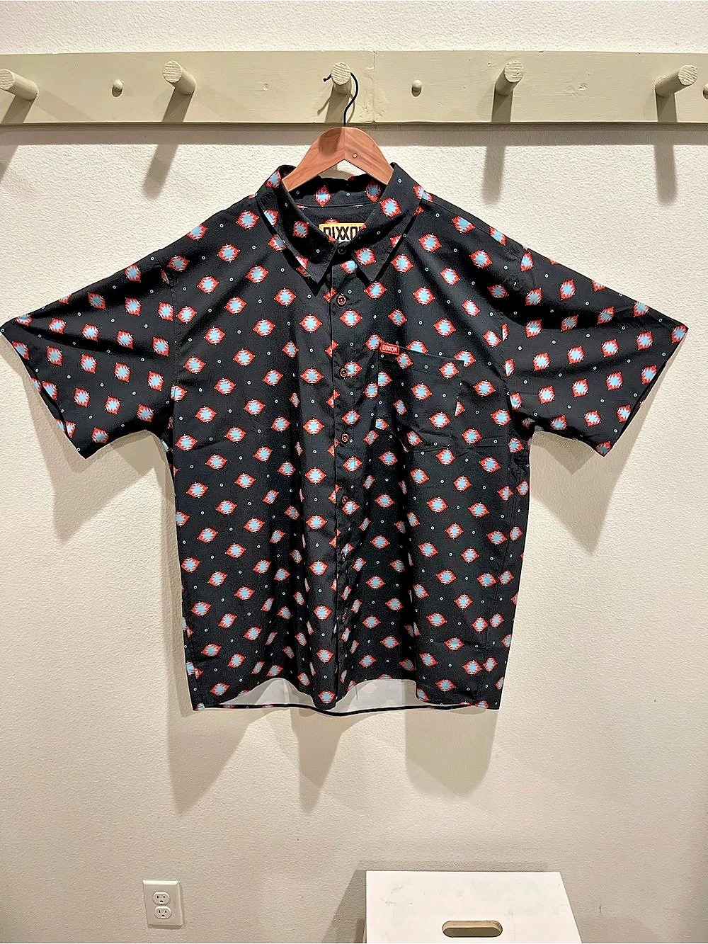 Dixxon La Mesa Geometric Button Down
Party Shirt in Black & Red Size 2X - Picture 4 of 7